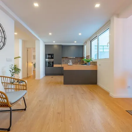 Flh Spacious With Balcony *