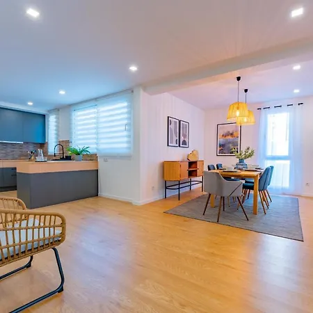 Flh Spacious With Balcony 아파트 푼샬