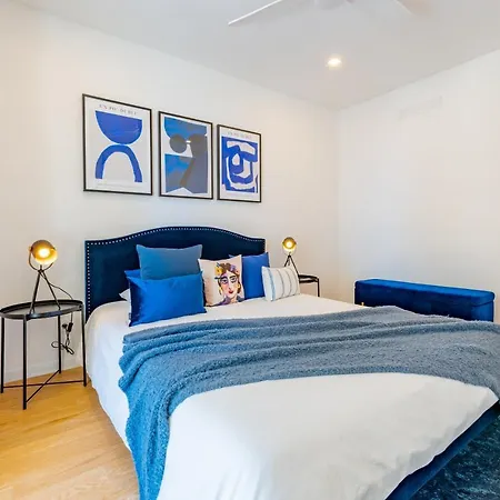 Flh Spacious With Balcony 아파트 *