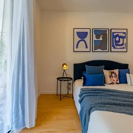 아파트 Flh Spacious With Balcony 푼샬