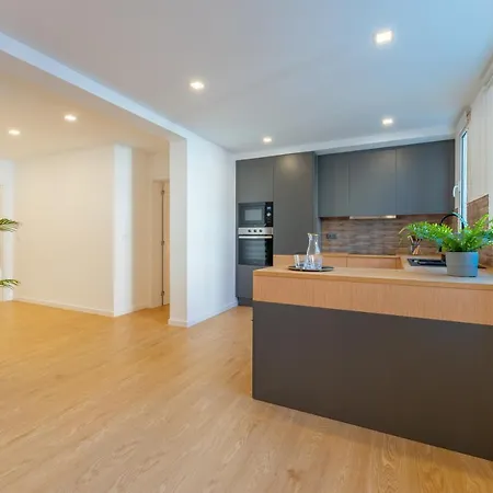 Flh Spacious With Balcony شقة فونشال