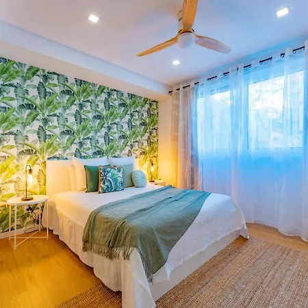 Flh Spacious With Balcony 아파트 *