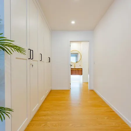 아파트 Flh Spacious With Balcony 푼샬