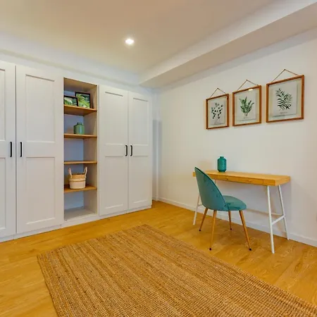 Apartmán Flh Spacious With Balcony