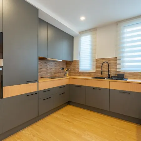 Flh Spacious With Balcony