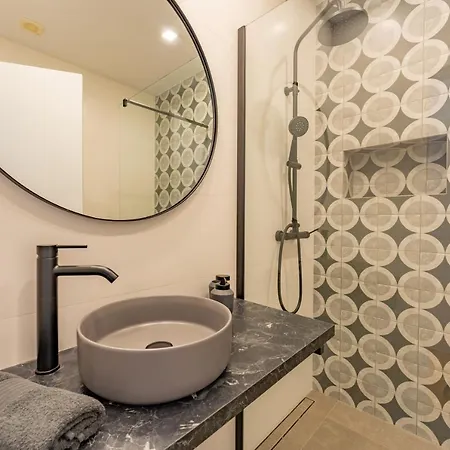 아파트 Flh Spacious With Balcony *