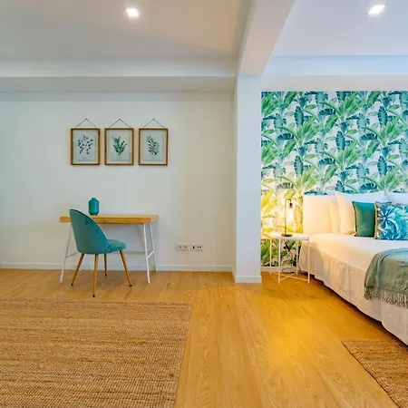 Flh Spacious With Balcony Apartmán *