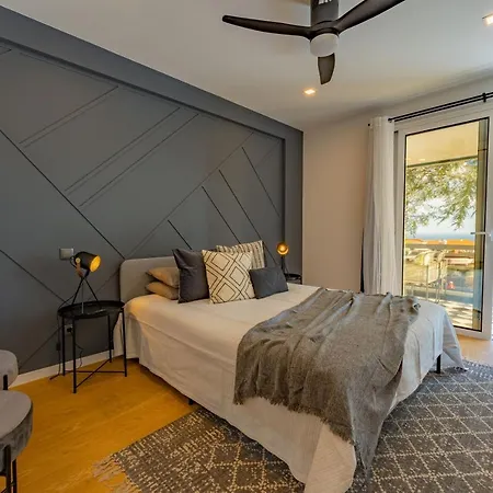 아파트 Flh Spacious With Balcony