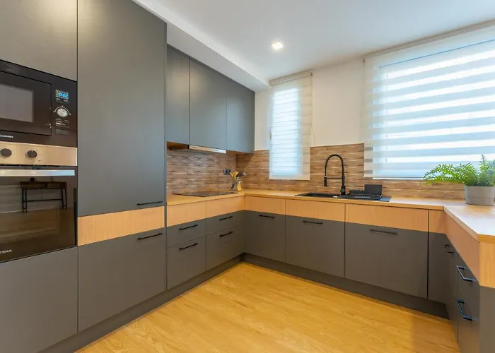 Flh Spacious With Balcony