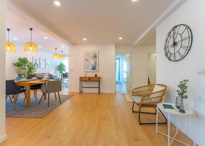 Flh Spacious With Balcony